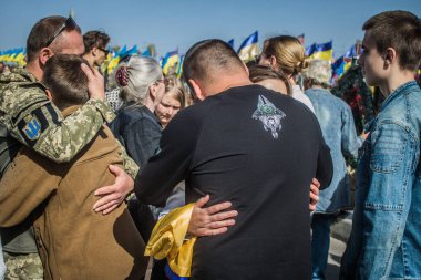 Kharkiv, Ukrayna, 30 Eylül 2024 123. Tabur 'un bölük komutanı Yüzbaşı Maksym Kudrin' in cenazesi. Cenaze töreni Zafer Sokağı mezarlığında yapılacak.