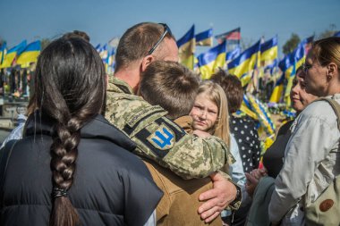 Kharkiv, Ukrayna, 30 Eylül 2024 123. Tabur 'un bölük komutanı Yüzbaşı Maksym Kudrin' in cenazesi. Cenaze töreni Zafer Sokağı mezarlığında yapılacak.
