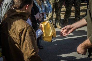 Kharkiv, Ukrayna, 30 Eylül 2024 123. Tabur 'un bölük komutanı Yüzbaşı Maksym Kudrin' in cenazesi. Cenaze töreni Zafer Sokağı mezarlığında yapılacak.