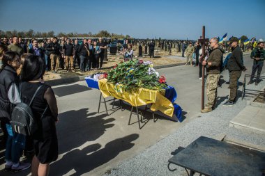 Kharkiv, Ukrayna, 30 Eylül 2024 123. Tabur 'un bölük komutanı Yüzbaşı Maksym Kudrin' in cenazesi. Cenaze töreni Zafer Sokağı mezarlığında yapılacak.