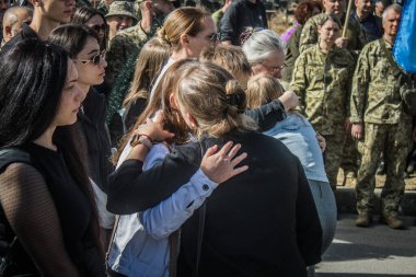 Kharkiv, Ukrayna, 30 Eylül 2024 123. Tabur 'un bölük komutanı Yüzbaşı Maksym Kudrin' in cenazesi. Cenaze töreni Zafer Sokağı mezarlığında yapılacak.
