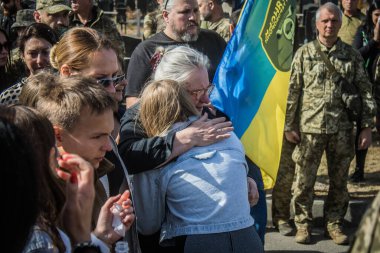 Kharkiv, Ukrayna, 30 Eylül 2024 123. Tabur 'un bölük komutanı Yüzbaşı Maksym Kudrin' in cenazesi. Cenaze töreni Zafer Sokağı mezarlığında yapılacak.
