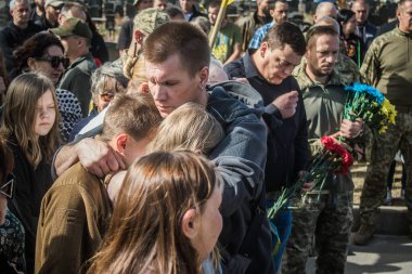 Kharkiv, Ukrayna, 30 Eylül 2024 123. Tabur 'un bölük komutanı Yüzbaşı Maksym Kudrin' in cenazesi. Cenaze töreni Zafer Sokağı mezarlığında yapılacak.