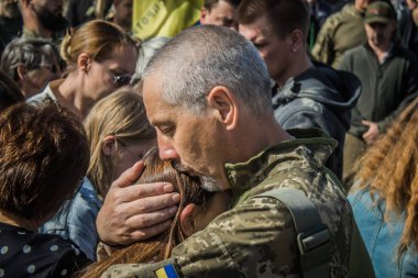 Kharkiv, Ukrayna, 30 Eylül 2024 123. Tabur 'un bölük komutanı Yüzbaşı Maksym Kudrin' in cenazesi. Cenaze töreni Zafer Sokağı mezarlığında yapılacak.