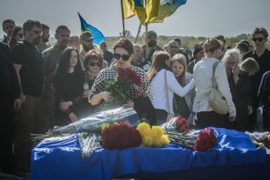 Kharkiv, Ukrayna, 30 Eylül 2024 123. Tabur 'un bölük komutanı Yüzbaşı Maksym Kudrin' in cenazesi. Cenaze töreni Zafer Sokağı mezarlığında yapılacak.