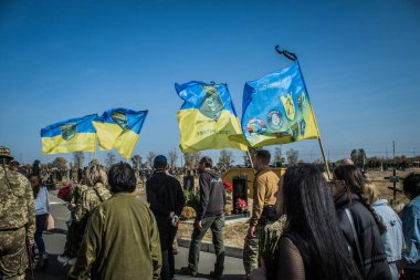 Kharkiv, Ukrayna, 30 Eylül 2024 123. Tabur 'un bölük komutanı Yüzbaşı Maksym Kudrin' in cenazesi. Cenaze töreni Zafer Sokağı mezarlığında yapılacak.