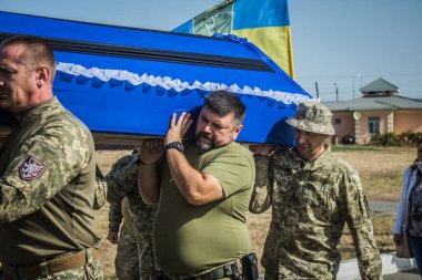 Kharkiv, Ukrayna, 30 Eylül 2024 123. Tabur 'un bölük komutanı Yüzbaşı Maksym Kudrin' in cenazesi. Cenaze töreni Zafer Sokağı mezarlığında yapılacak.