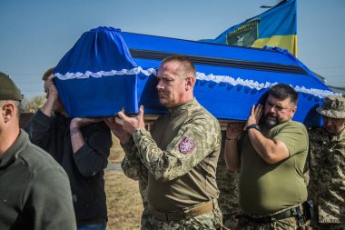 Kharkiv, Ukrayna, 30 Eylül 2024 123. Tabur 'un bölük komutanı Yüzbaşı Maksym Kudrin' in cenazesi. Cenaze töreni Zafer Sokağı mezarlığında yapılacak.