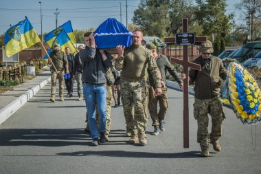 Kharkiv, Ukrayna, 30 Eylül 2024 123. Tabur 'un bölük komutanı Yüzbaşı Maksym Kudrin' in cenazesi. Cenaze töreni Zafer Sokağı mezarlığında yapılacak.