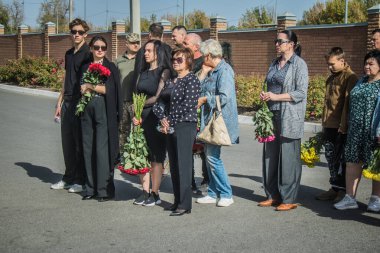Kharkiv, Ukrayna, 30 Eylül 2024 123. Tabur 'un bölük komutanı Yüzbaşı Maksym Kudrin' in cenazesi. Cenaze töreni Zafer Sokağı mezarlığında yapılacak.