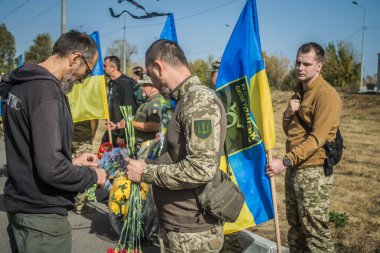 Kharkiv, Ukrayna, 30 Eylül 2024 123. Tabur 'un bölük komutanı Yüzbaşı Maksym Kudrin' in cenazesi. Cenaze töreni Zafer Sokağı mezarlığında yapılacak.