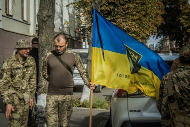 Kharkiv, Ukrayna, 30 Eylül 2024 123. Tabur 'un bölük komutanı Yüzbaşı Maksym Kudrin' in cenazesi. Cenaze töreni Zafer Sokağı mezarlığında yapılacak.