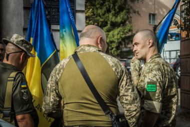 Kharkiv, Ukrayna, 30 Eylül 2024 123. Tabur 'un bölük komutanı Yüzbaşı Maksym Kudrin' in cenazesi. Cenaze töreni Zafer Sokağı mezarlığında yapılacak.