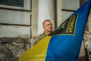 Kharkiv, Ukrayna, 30 Eylül 2024 123. Tabur 'un bölük komutanı Yüzbaşı Maksym Kudrin' in cenazesi. Cenaze töreni Zafer Sokağı mezarlığında yapılacak.
