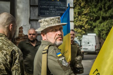 Kharkiv, Ukrayna, 30 Eylül 2024 123. Tabur 'un bölük komutanı Yüzbaşı Maksym Kudrin' in cenazesi. Cenaze töreni Zafer Sokağı mezarlığında yapılacak.