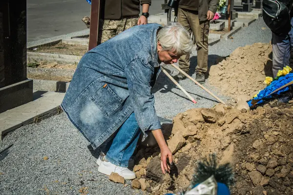 Kharkiv, Ukrayna, 30 Eylül 2024 123. Tabur 'un bölük komutanı Yüzbaşı Maksym Kudrin' in cenazesi. Cenaze töreni Zafer Sokağı mezarlığında yapılacak.