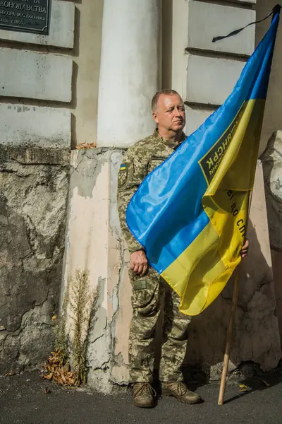 Kharkiv, Ukrayna, 30 Eylül 2024 123. Tabur 'un bölük komutanı Yüzbaşı Maksym Kudrin' in cenazesi. Cenaze töreni Zafer Sokağı mezarlığında yapılacak.