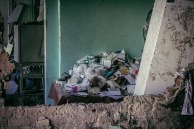 Sumy, Ukrayna, 30 Eylül 2024 Sumy 'deki Saint Panteleimon Tıp Merkezi' ne yapılan saldırıdan sonra en az sekiz kişi öldü. Hastaneye Shahed kamikaze dronları çarpmış..