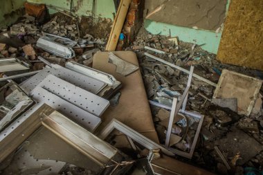 Sumy, Ukrayna, 30 Eylül 2024 Sumy 'deki Saint Panteleimon Tıp Merkezi' ne yapılan saldırıdan sonra en az sekiz kişi öldü. Hastaneye Shahed kamikaze dronları çarpmış..
