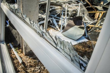 Sumy, Ukrayna, 30 Eylül 2024 Sumy 'deki Saint Panteleimon Tıp Merkezi' ne yapılan saldırıdan sonra en az sekiz kişi öldü. Hastaneye Shahed kamikaze dronları çarpmış..
