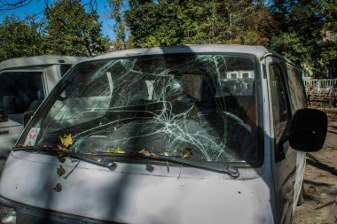 Sumy, Ukrayna, 30 Eylül 2024 Sumy 'deki Saint Panteleimon Tıp Merkezi' ne yapılan saldırıdan sonra en az sekiz kişi öldü. Hastaneye Shahed kamikaze dronları çarpmış..