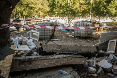Sumy, Ukrayna, 30 Eylül 2024 Sumy 'deki Saint Panteleimon Tıp Merkezi' ne yapılan saldırıdan sonra en az sekiz kişi öldü. Hastaneye Shahed kamikaze dronları çarpmış..