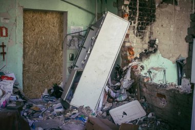Sumy, Ukrayna, 30 Eylül 2024 Sumy 'deki Saint Panteleimon Tıp Merkezi' ne yapılan saldırıdan sonra en az sekiz kişi öldü. Hastaneye Shahed kamikaze dronları çarpmış..