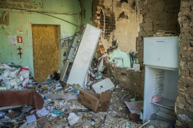 Sumy, Ukrayna, 30 Eylül 2024 Sumy 'deki Saint Panteleimon Tıp Merkezi' ne yapılan saldırıdan sonra en az sekiz kişi öldü. Hastaneye Shahed kamikaze dronları çarpmış..