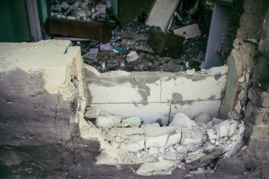 Sumy, Ukrayna, 30 Eylül 2024 Sumy 'deki Saint Panteleimon Tıp Merkezi' ne yapılan saldırıdan sonra en az sekiz kişi öldü. Hastaneye Shahed kamikaze dronları çarpmış..