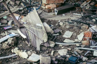 Sumy, Ukrayna, 30 Eylül 2024 Sumy 'deki Saint Panteleimon Tıp Merkezi' ne yapılan saldırıdan sonra en az sekiz kişi öldü. Hastaneye Shahed kamikaze dronları çarpmış..