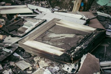 Sumy, Ukrayna, 30 Eylül 2024 Sumy 'deki Saint Panteleimon Tıp Merkezi' ne yapılan saldırıdan sonra en az sekiz kişi öldü. Hastaneye Shahed kamikaze dronları çarpmış..