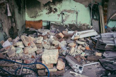 Sumy, Ukrayna, 30 Eylül 2024 Sumy 'deki Saint Panteleimon Tıp Merkezi' ne yapılan saldırıdan sonra en az sekiz kişi öldü. Hastaneye Shahed kamikaze dronları çarpmış..