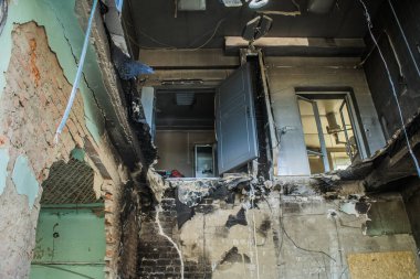 Sumy, Ukrayna, 30 Eylül 2024 Sumy 'deki Saint Panteleimon Tıp Merkezi' ne yapılan saldırıdan sonra en az sekiz kişi öldü. Hastaneye Shahed kamikaze dronları çarpmış..