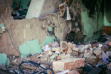 Sumy, Ukrayna, 30 Eylül 2024 Sumy 'deki Saint Panteleimon Tıp Merkezi' ne yapılan saldırıdan sonra en az sekiz kişi öldü. Hastaneye Shahed kamikaze dronları çarpmış..