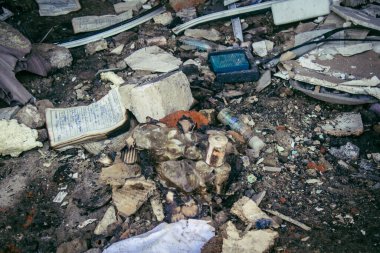 Sumy, Ukrayna, 30 Eylül 2024 Sumy 'deki Saint Panteleimon Tıp Merkezi' ne yapılan saldırıdan sonra en az sekiz kişi öldü. Hastaneye Shahed kamikaze dronları çarpmış..