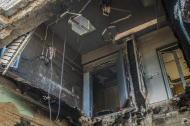 Sumy, Ukrayna, 30 Eylül 2024 Sumy 'deki Saint Panteleimon Tıp Merkezi' ne yapılan saldırıdan sonra en az sekiz kişi öldü. Hastaneye Shahed kamikaze dronları çarpmış..