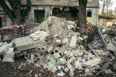 Sumy, Ukrayna, 30 Eylül 2024 Sumy 'deki Saint Panteleimon Tıp Merkezi' ne yapılan saldırıdan sonra en az sekiz kişi öldü. Hastaneye Shahed kamikaze dronları çarpmış..
