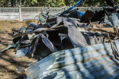 Sumy, Ukrayna, 30 Eylül 2024 Sumy 'deki Saint Panteleimon Tıp Merkezi' ne yapılan saldırıdan sonra en az sekiz kişi öldü. Hastaneye Shahed kamikaze dronları çarpmış..