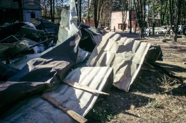 Sumy, Ukrayna, 30 Eylül 2024 Sumy 'deki Saint Panteleimon Tıp Merkezi' ne yapılan saldırıdan sonra en az sekiz kişi öldü. Hastaneye Shahed kamikaze dronları çarpmış..