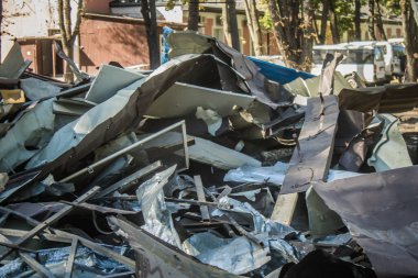 Sumy, Ukrayna, 30 Eylül 2024 Sumy 'deki Saint Panteleimon Tıp Merkezi' ne yapılan saldırıdan sonra en az sekiz kişi öldü. Hastaneye Shahed kamikaze dronları çarpmış..