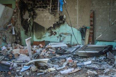 Sumy, Ukrayna, 30 Eylül 2024 Sumy 'deki Saint Panteleimon Tıp Merkezi' ne yapılan saldırıdan sonra en az sekiz kişi öldü. Hastaneye Shahed kamikaze dronları çarpmış..