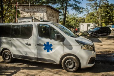 Kharkiv, Ukrayna, Ekim 04, 2024 Kharkiv şehir merkezinde Rusya ile savaş sırasında, Harkiv Rus füzeleri ve sirenlerinin sesi her gün duyuluyor.