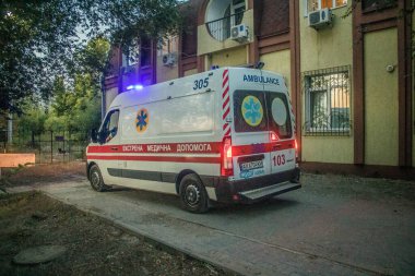 Kharkiv, Ukrayna, Ekim 04, 2024 Kharkiv şehir merkezinde Rusya ile savaş sırasında, Harkiv Rus füzeleri ve sirenlerinin sesi her gün duyuluyor.