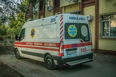 Kharkiv, Ukrayna, Ekim 04, 2024 Kharkiv şehir merkezinde Rusya ile savaş sırasında, Harkiv Rus füzeleri ve sirenlerinin sesi her gün duyuluyor.