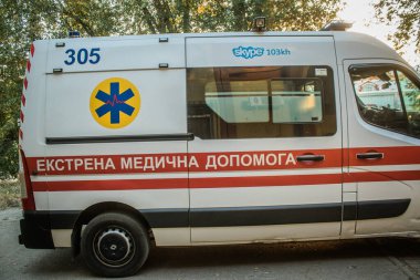 Kharkiv, Ukrayna, Ekim 04, 2024 Kharkiv şehir merkezinde Rusya ile savaş sırasında, Harkiv Rus füzeleri ve sirenlerinin sesi her gün duyuluyor.