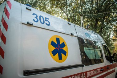 Kharkiv, Ukrayna, Ekim 04, 2024 Kharkiv şehir merkezinde Rusya ile savaş sırasında, Harkiv Rus füzeleri ve sirenlerinin sesi her gün duyuluyor.