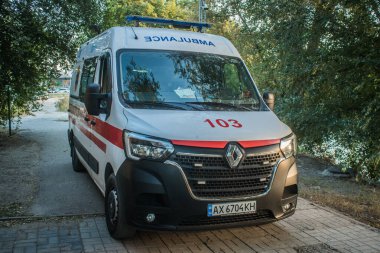 Kharkiv, Ukrayna, Ekim 04, 2024 Kharkiv şehir merkezinde Rusya ile savaş sırasında, Harkiv Rus füzeleri ve sirenlerinin sesi her gün duyuluyor.