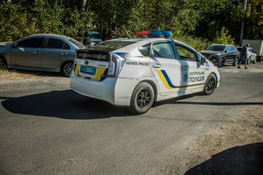 Kharkiv, Ukrayna, Ekim 04, 2024 Ukrayna polis arabası Kharkiv sokaklarında devriye geziyor..