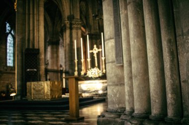 Reims, Fransa, 17 Ekim 2024 Notre Dame de Reims Katedrali. Bu büyük katedral vitray pencereleri ve Gotik oyma portallarıyla tanınır. Tüm Fransız kralları Katedral 'de taç giydi..