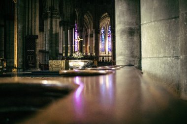 Reims, Fransa, 17 Ekim 2024 Notre Dame de Reims Katedrali. Bu büyük katedral vitray pencereleri ve Gotik oyma portallarıyla tanınır. Tüm Fransız kralları Katedral 'de taç giydi..